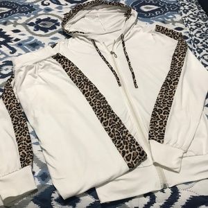 Hooded Sweatshirt w/matching Pants